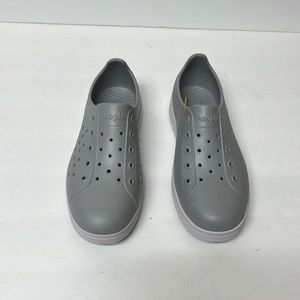 PEOPLE ace kids sneaker. Color gray. Unisex.